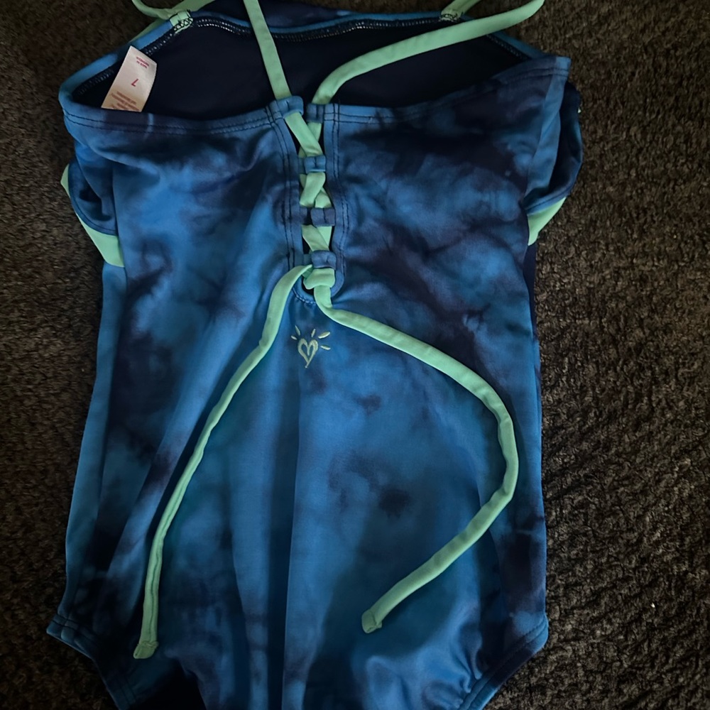 Swimsuit - Picture 5 of 7
